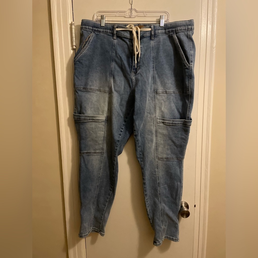 Judy Blue Darlene High Rise Cargo Joggers Light Wash Size 22W - Picture 2 of 16